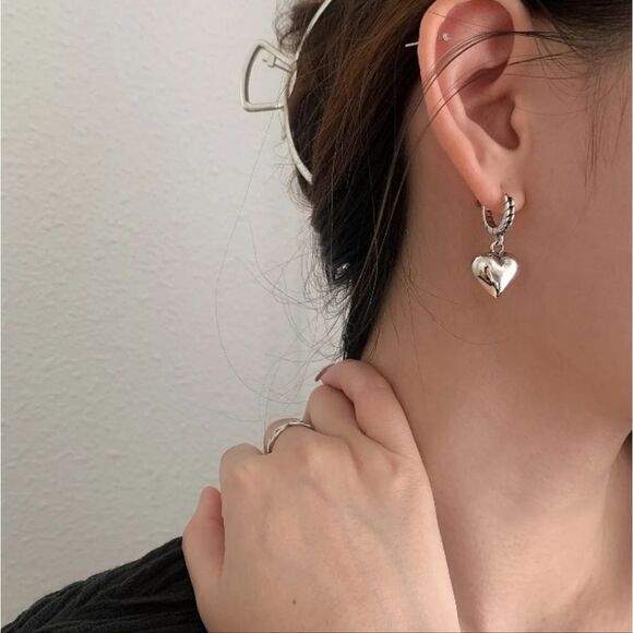 Sterling Silver 🐻 Teddy Bear ♥️ Heart Earrings - Picture 2 of 6